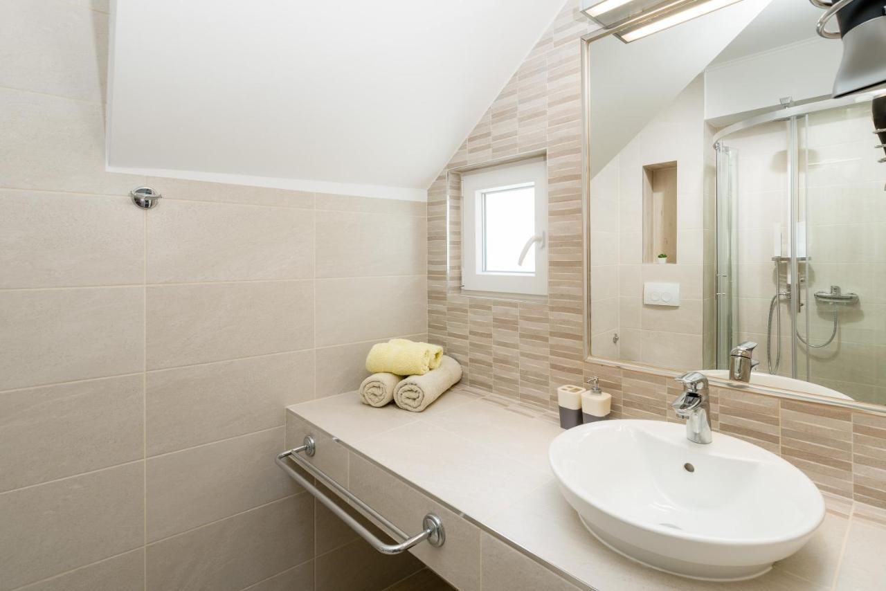 Luxury Bellavista Amazing Sea Holidays With Private Beach & Parking Milna  Exteriör bild