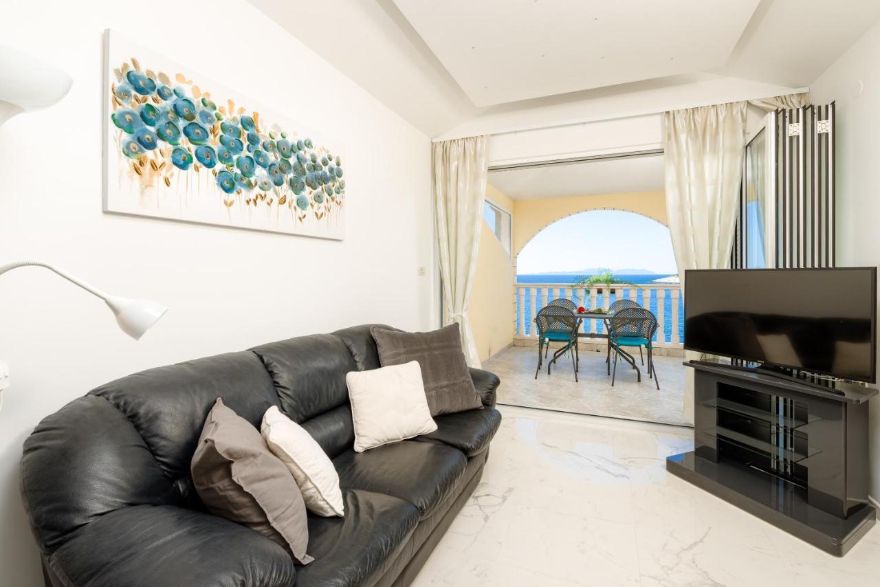 Luxury Bellavista Amazing Sea Holidays With Private Beach & Parking Milna  Exteriör bild