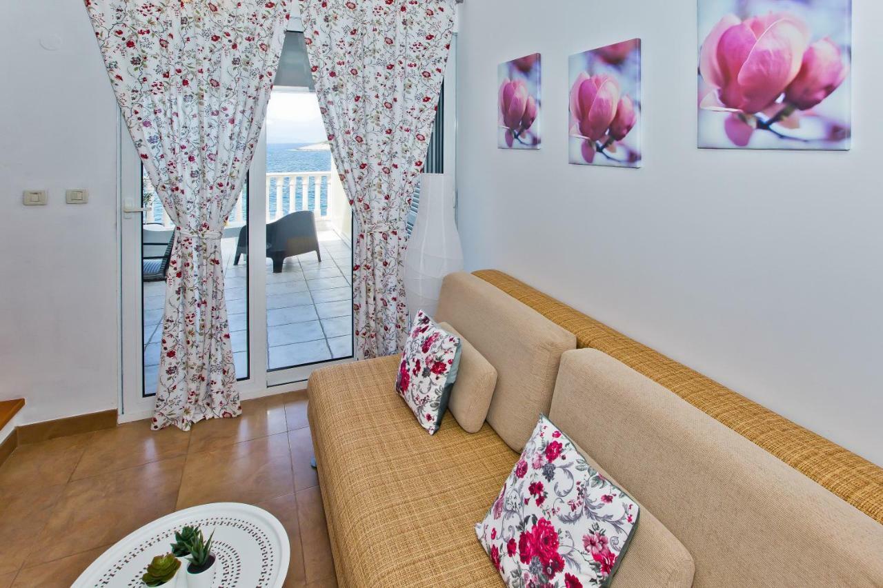 Luxury Bellavista Amazing Sea Holidays With Private Beach & Parking Milna  Exteriör bild